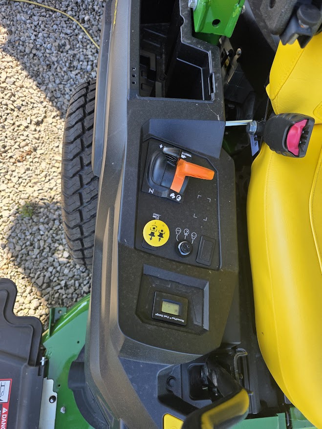 2025 John Deere Z515E Image 5