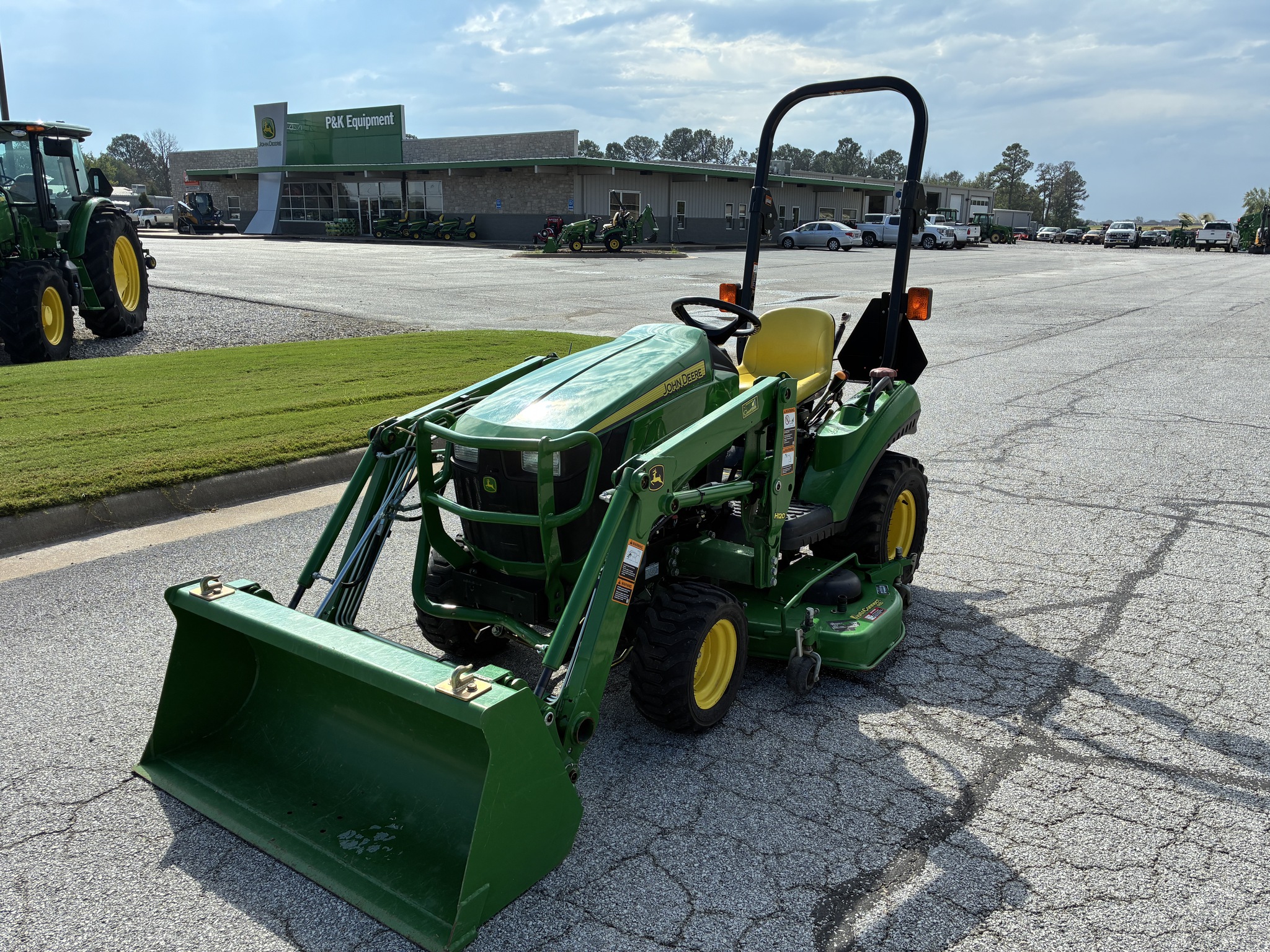 2012 John Deere 1023E Image 2