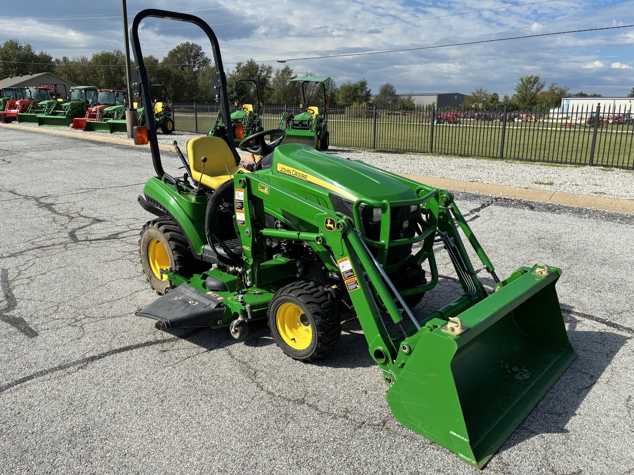 2012 John Deere 1023E Image 4