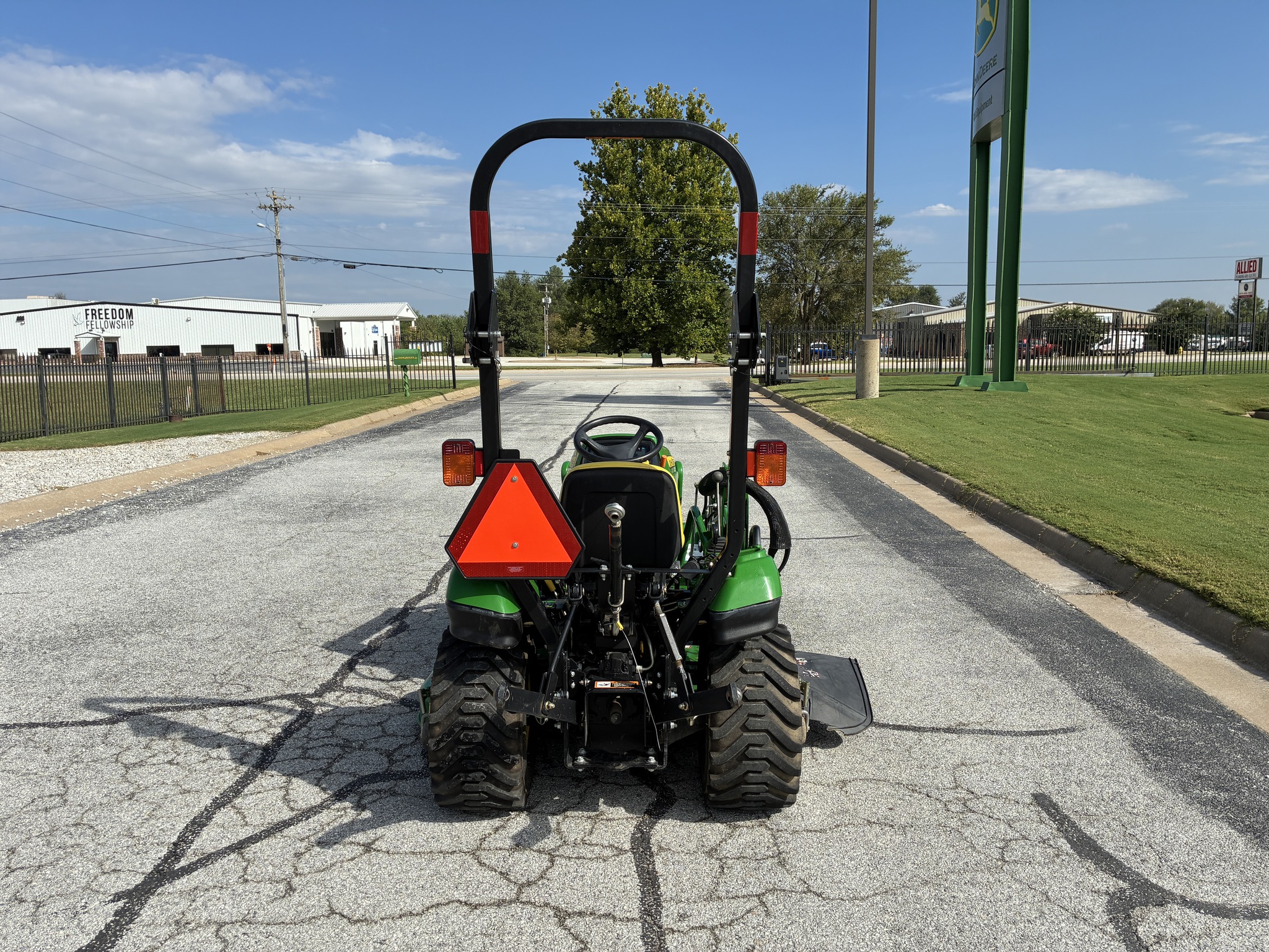 2012 John Deere 1023E Image 7