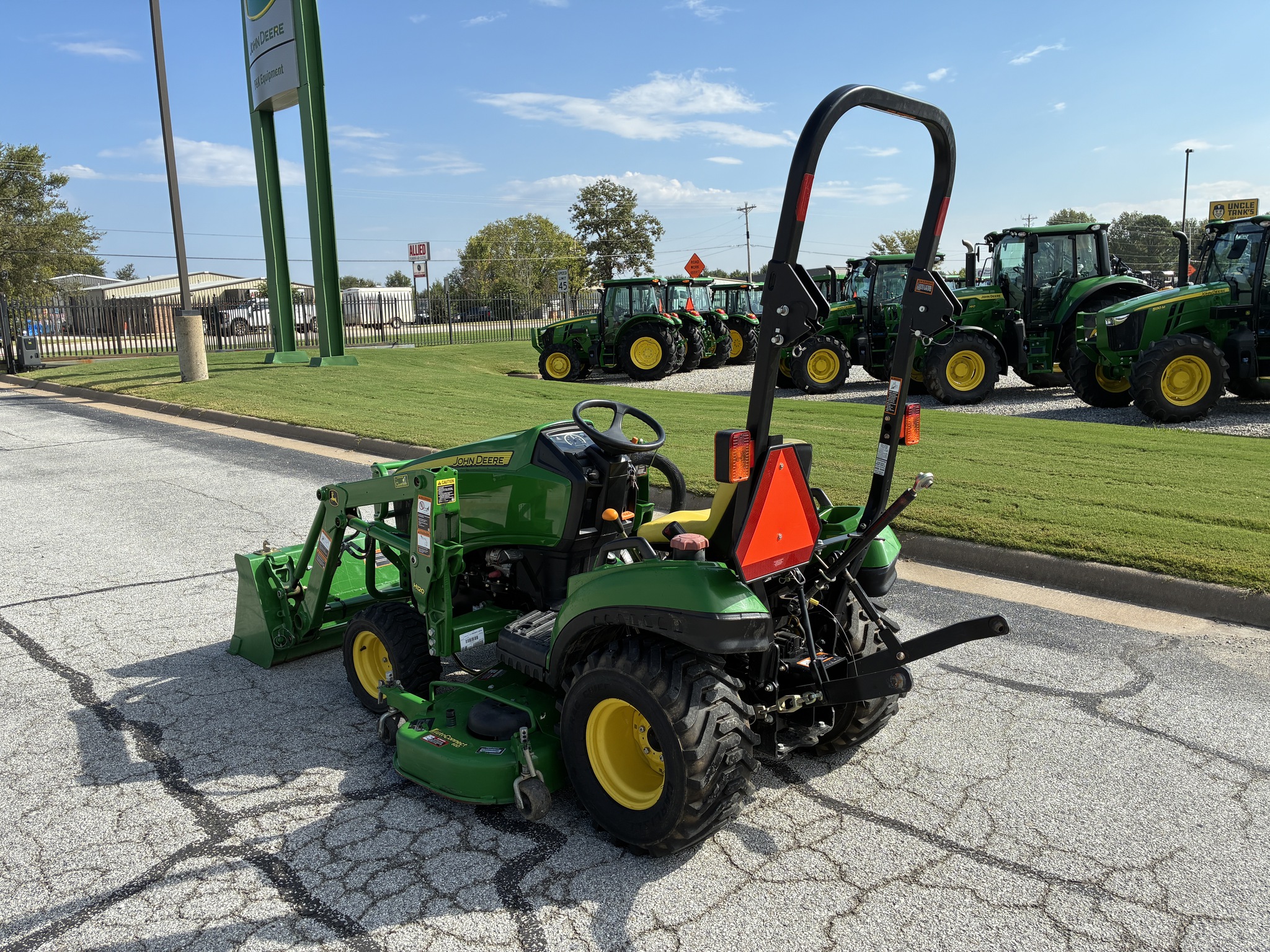 2012 John Deere 1023E Image 8