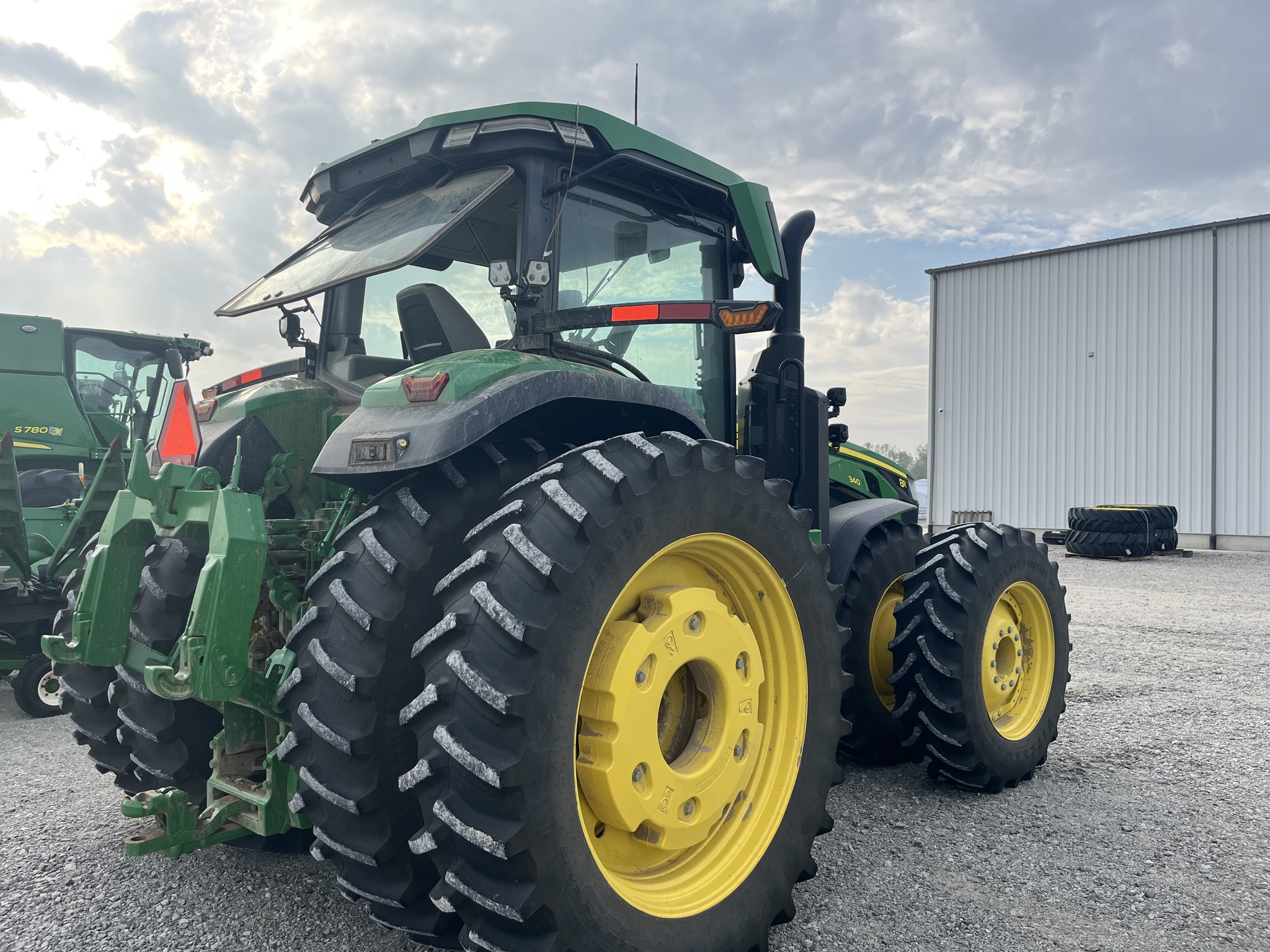 2023 John Deere 8R 340 Image 6