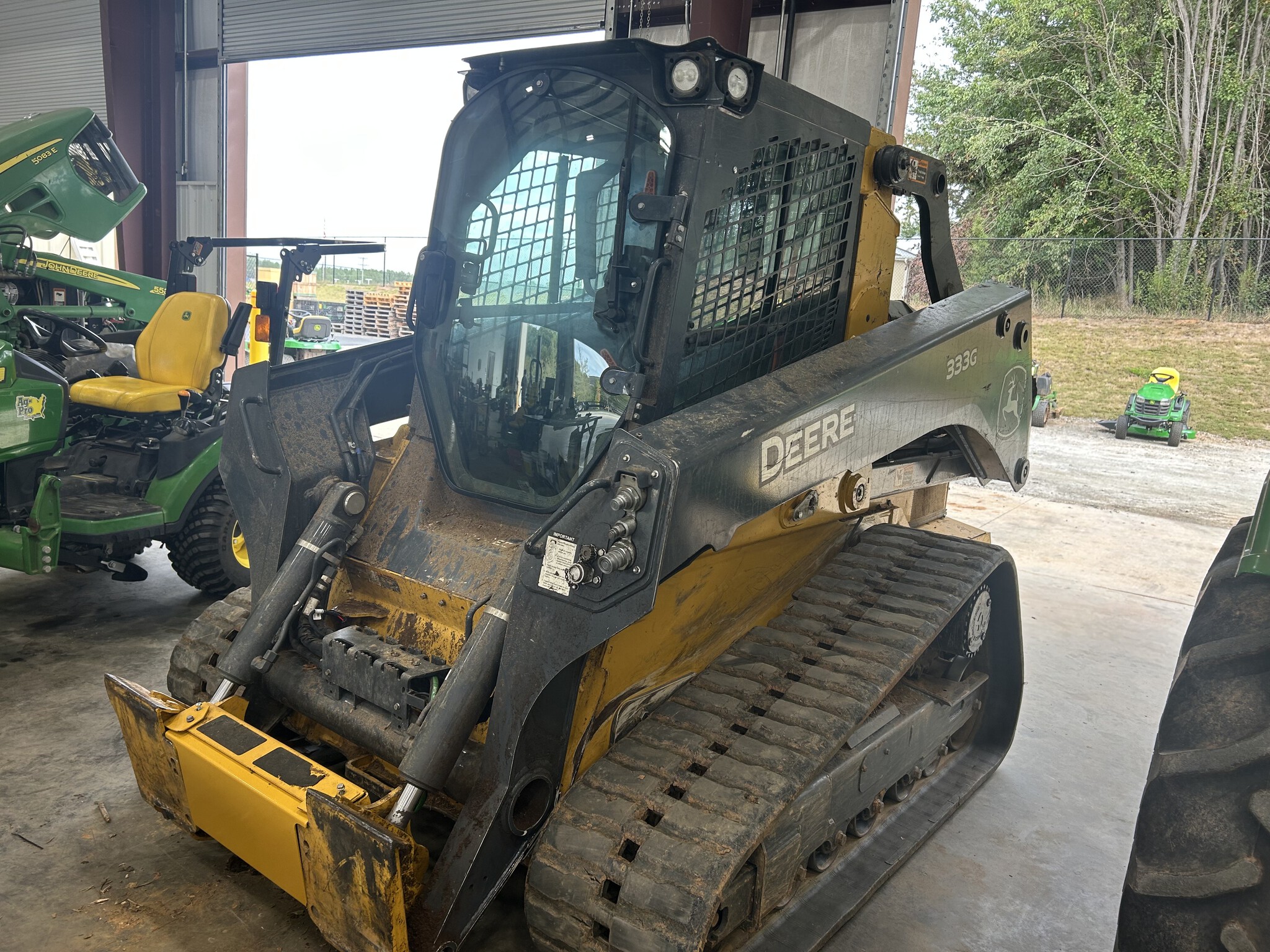 2024 John Deere 333G Image 3
