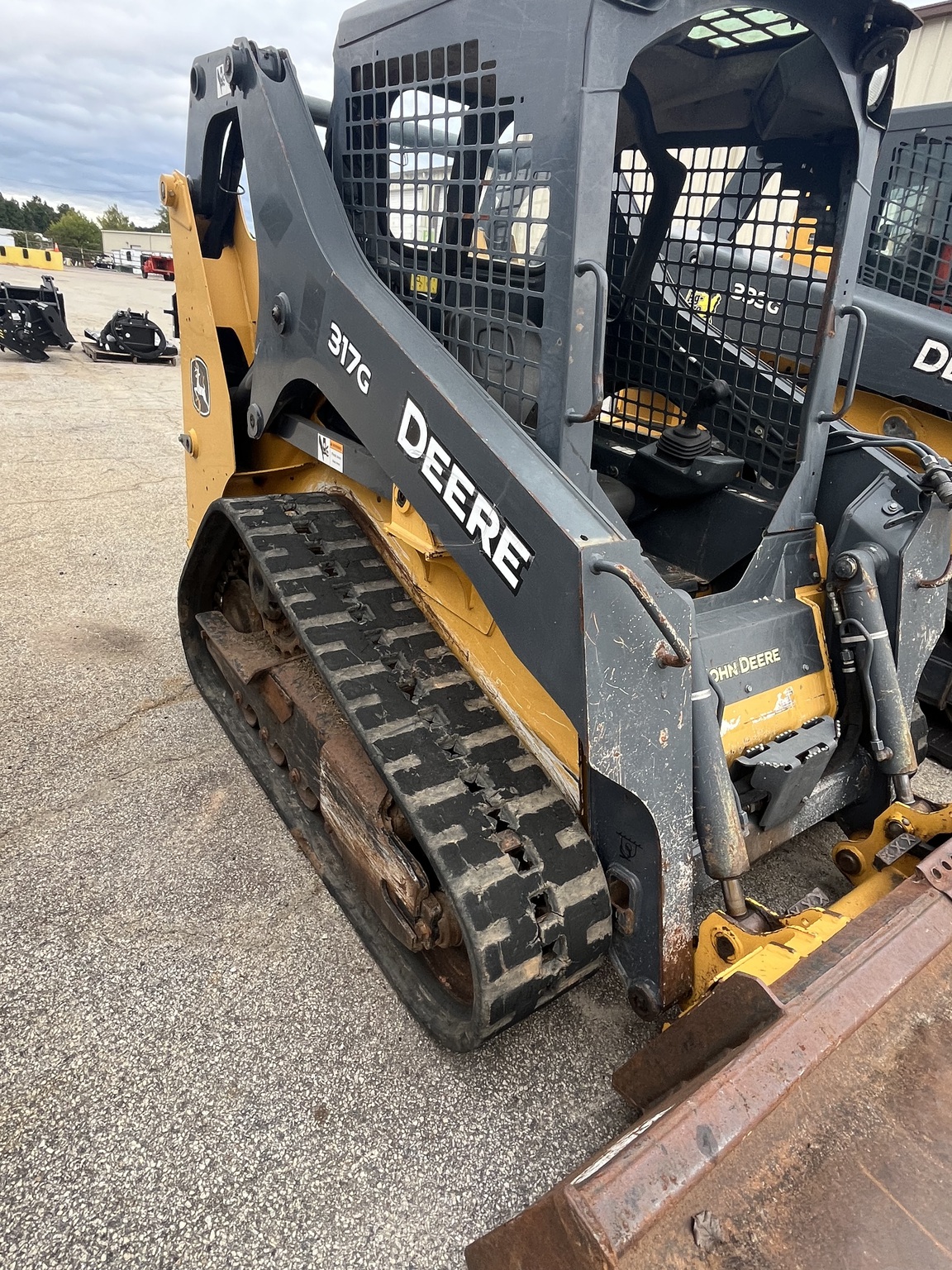 2016 John Deere 317G Image 3