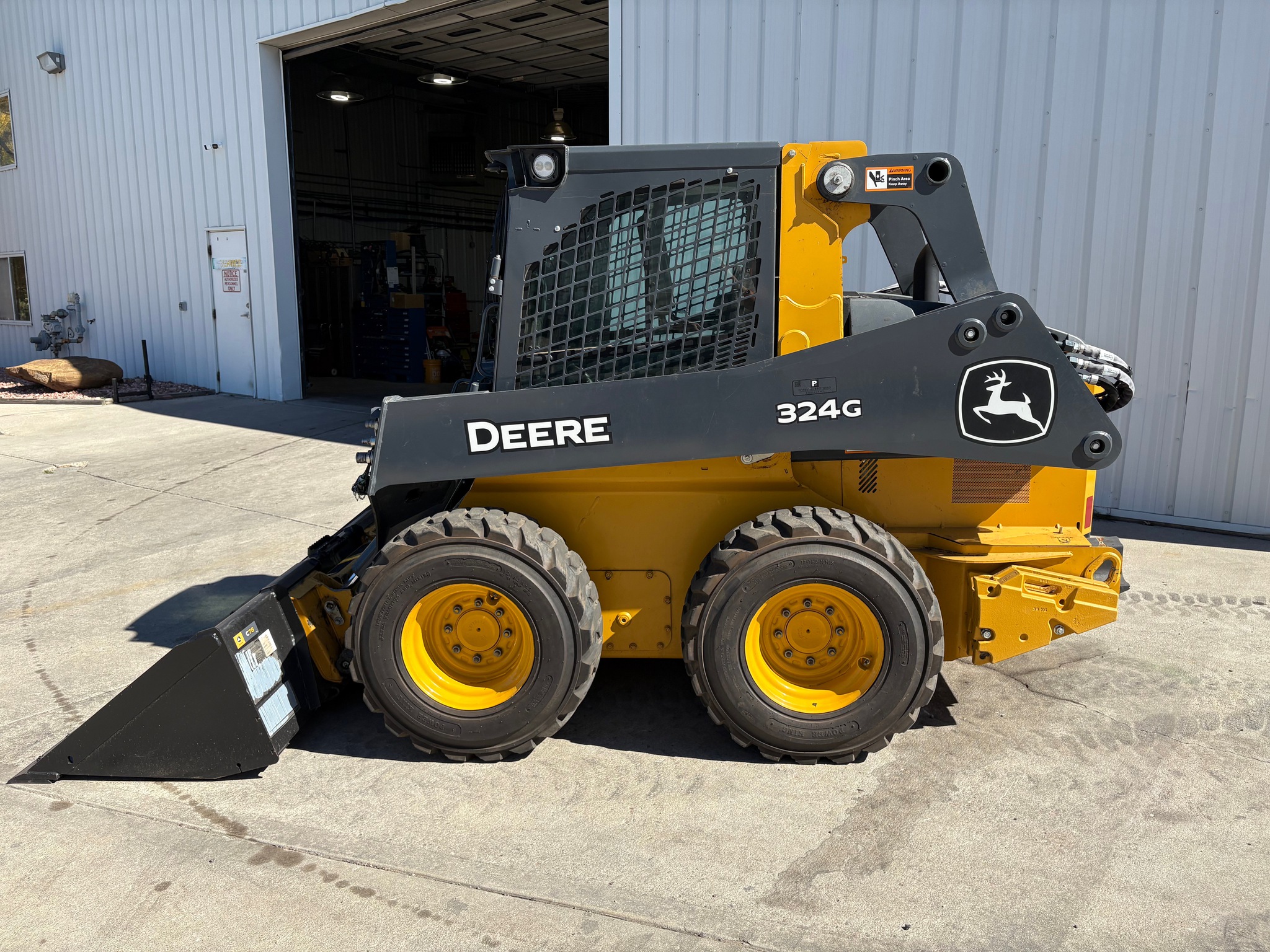 2022 John Deere 324G Image 2