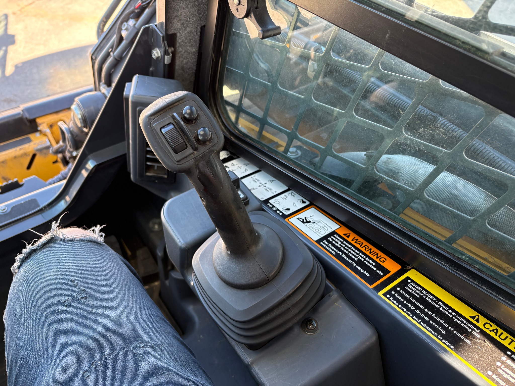 2022 John Deere 324G Image 16