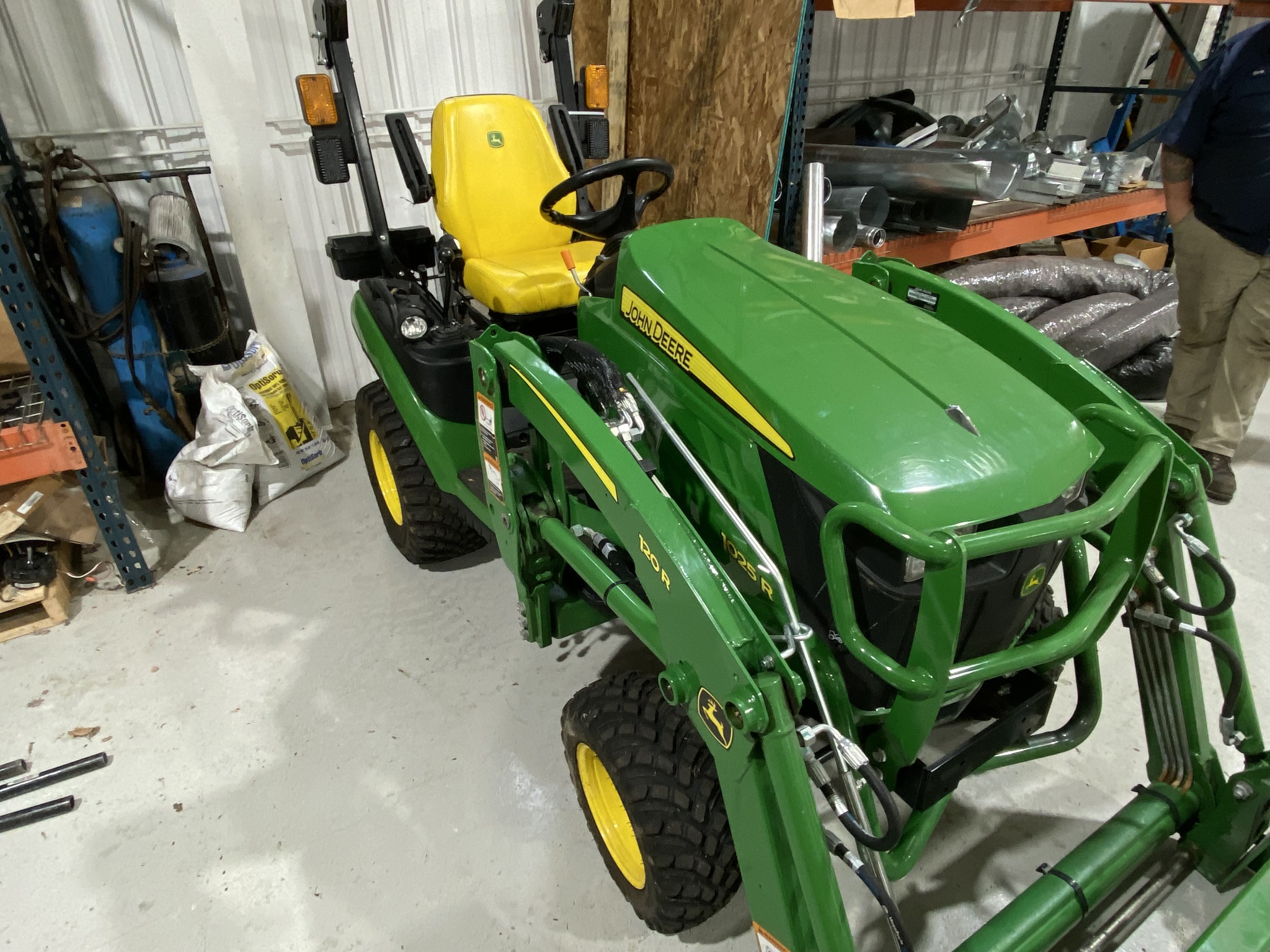 2021 John Deere 1025R Image 3