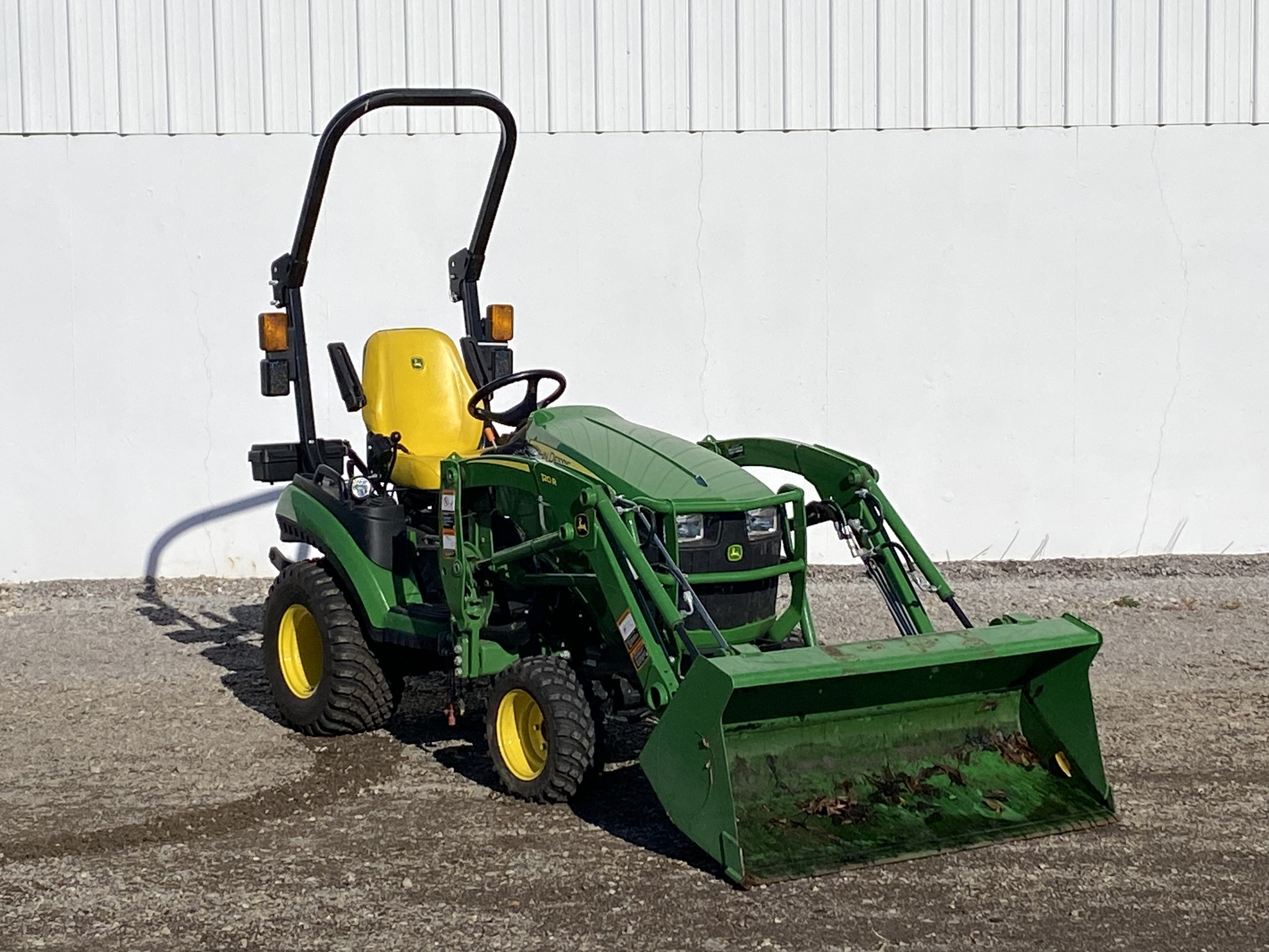 2021 John Deere 1025R Image 1
