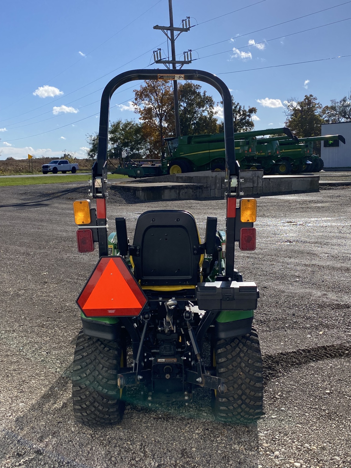 2021 John Deere 1025R Image 4
