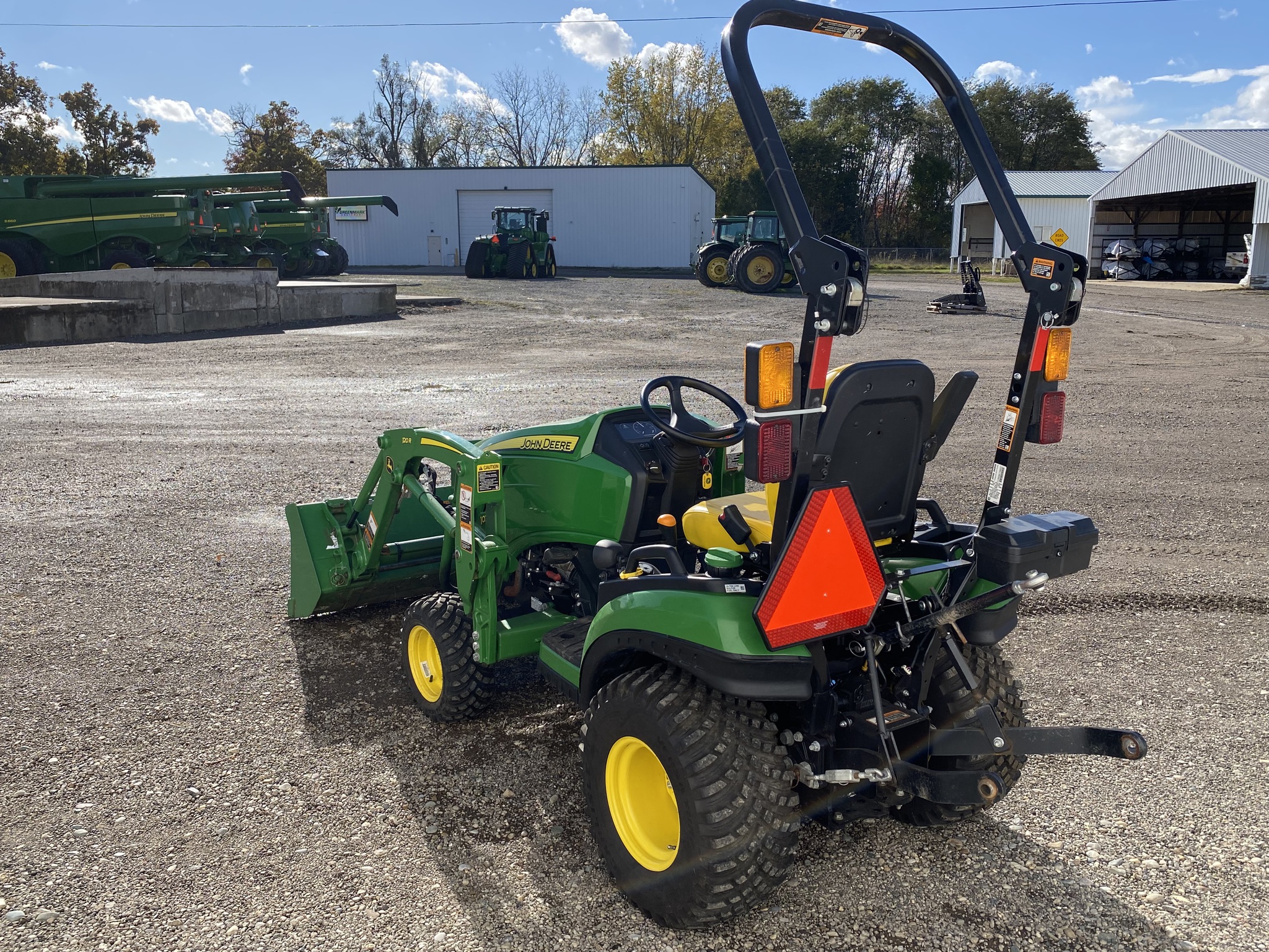 2021 John Deere 1025R Image 5