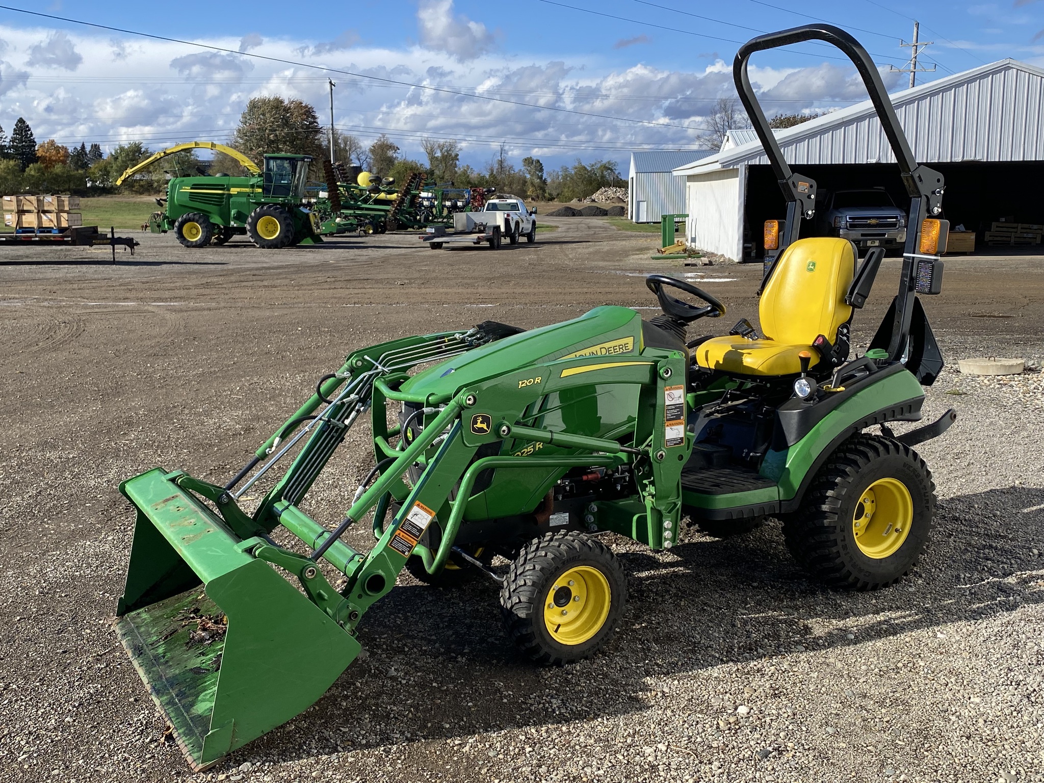 2021 John Deere 1025R Image 7