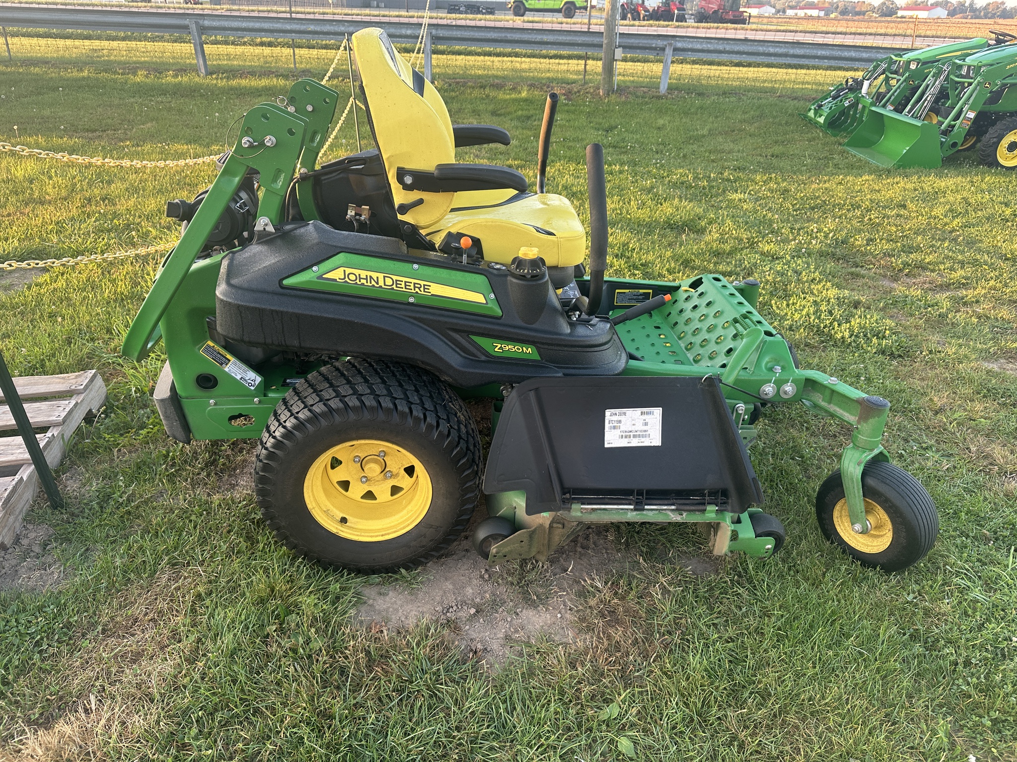 2022 John Deere Z950M Image 2