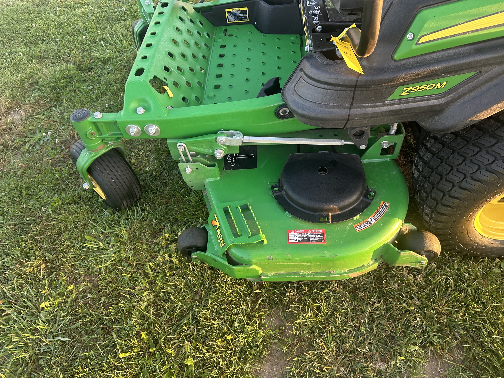 2022 John Deere Z950M Image 3