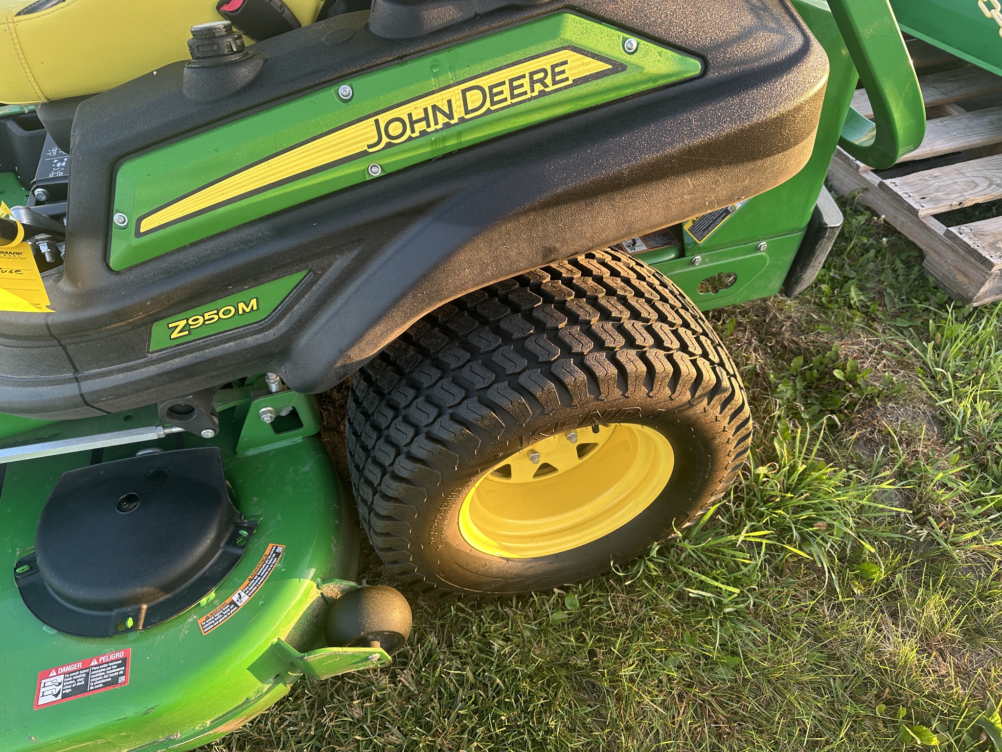 2022 John Deere Z950M Image 4