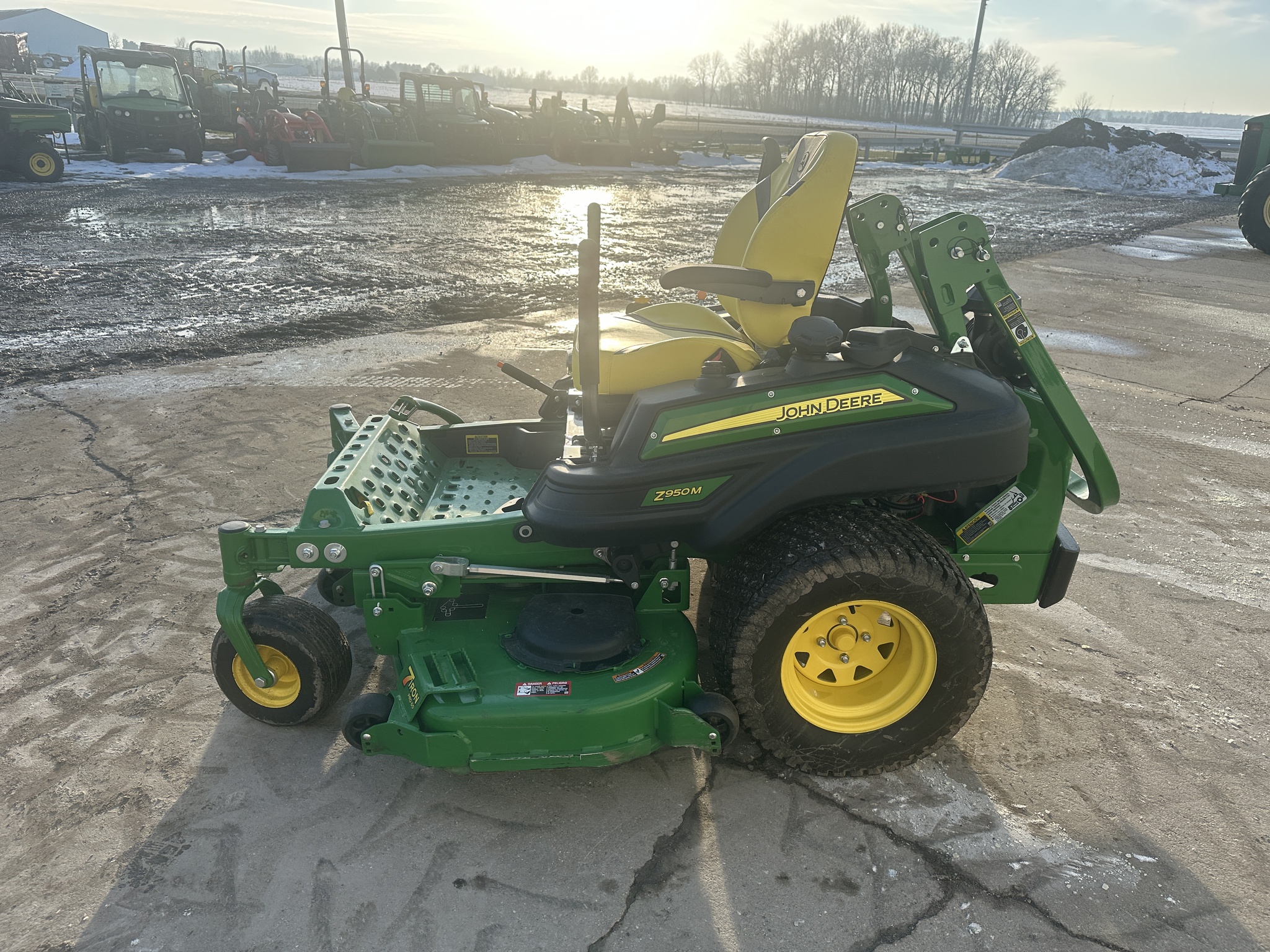 2022 John Deere Z950M Image 7