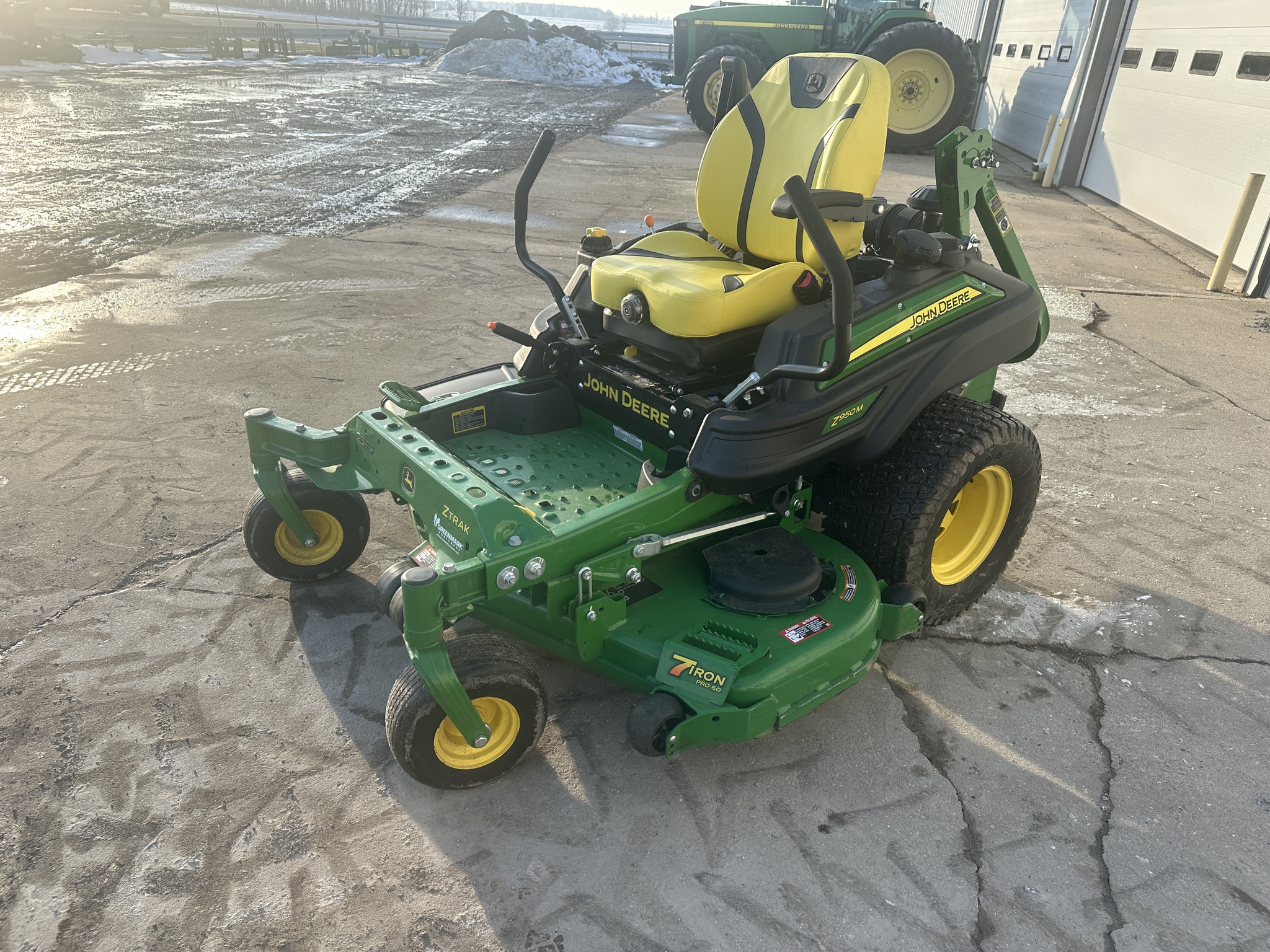 2022 John Deere Z950M Image 8