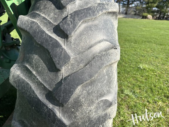 Photo of 1986 John Deere 2350