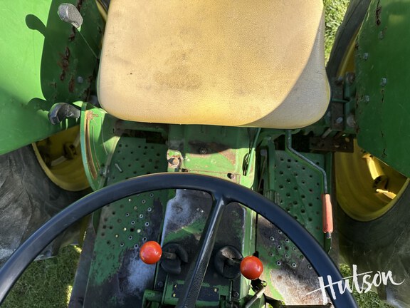 Photo of 1986 John Deere 2350