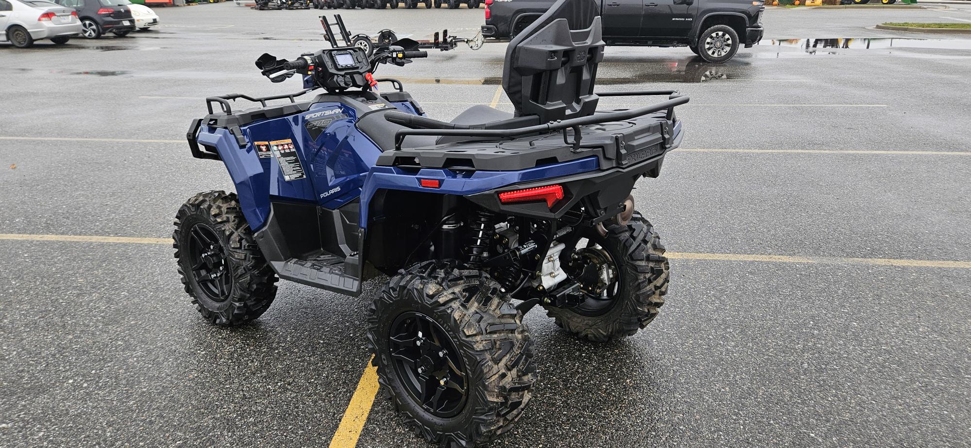 2025 Polaris SPORTSMAN TOURING Image 2