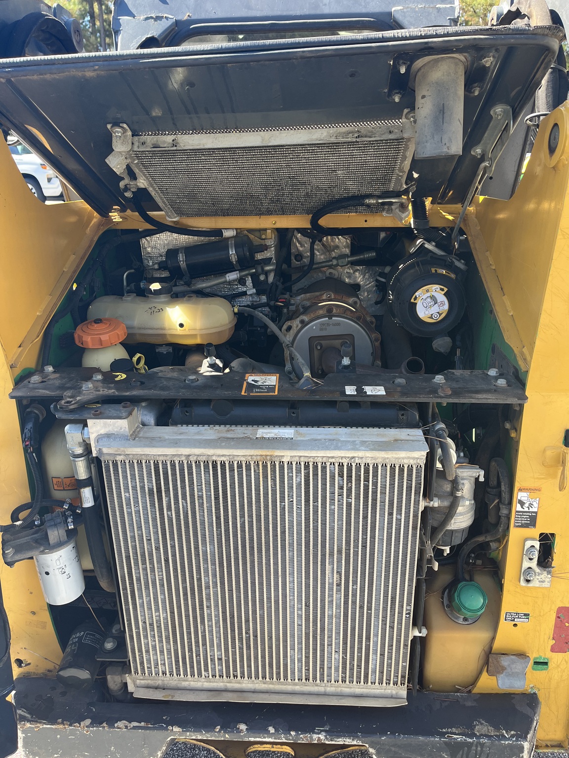 2016 John Deere 317G Image 4