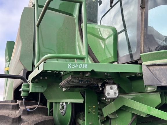 Used 2025 John Deere S7 900 Combines at Horizon Ag & Turf in Lloydminster, AB - Photo3