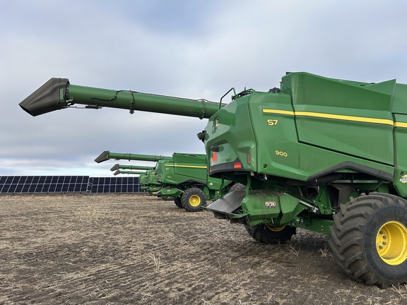Used 2025 John Deere S7 900 Combines at Horizon Ag & Turf in Lloydminster, AB - Photo4