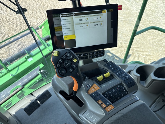 Used 2025 John Deere S7 900 Combines at Horizon Ag & Turf in Lloydminster, AB - Photo21