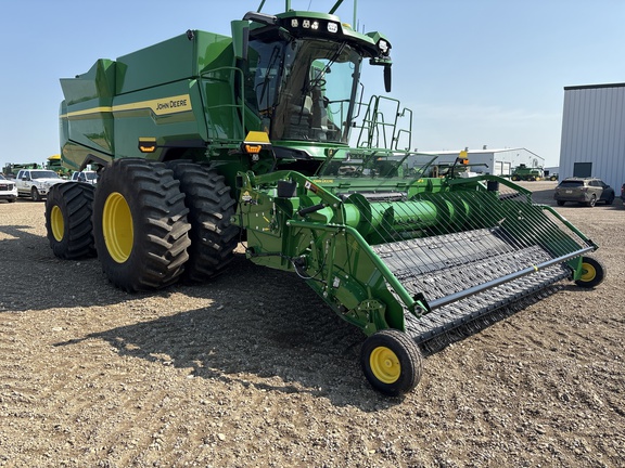 Used 2025 John Deere S7 900 Combines at Horizon Ag & Turf in Lloydminster, AB - Photo4
