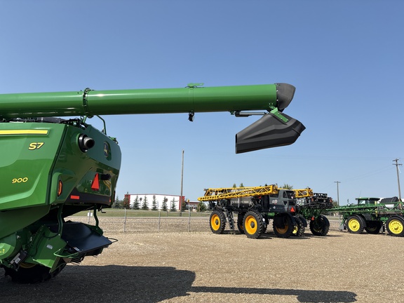 Used 2025 John Deere S7 900 Combines at Horizon Ag & Turf in Lloydminster, AB - Photo11
