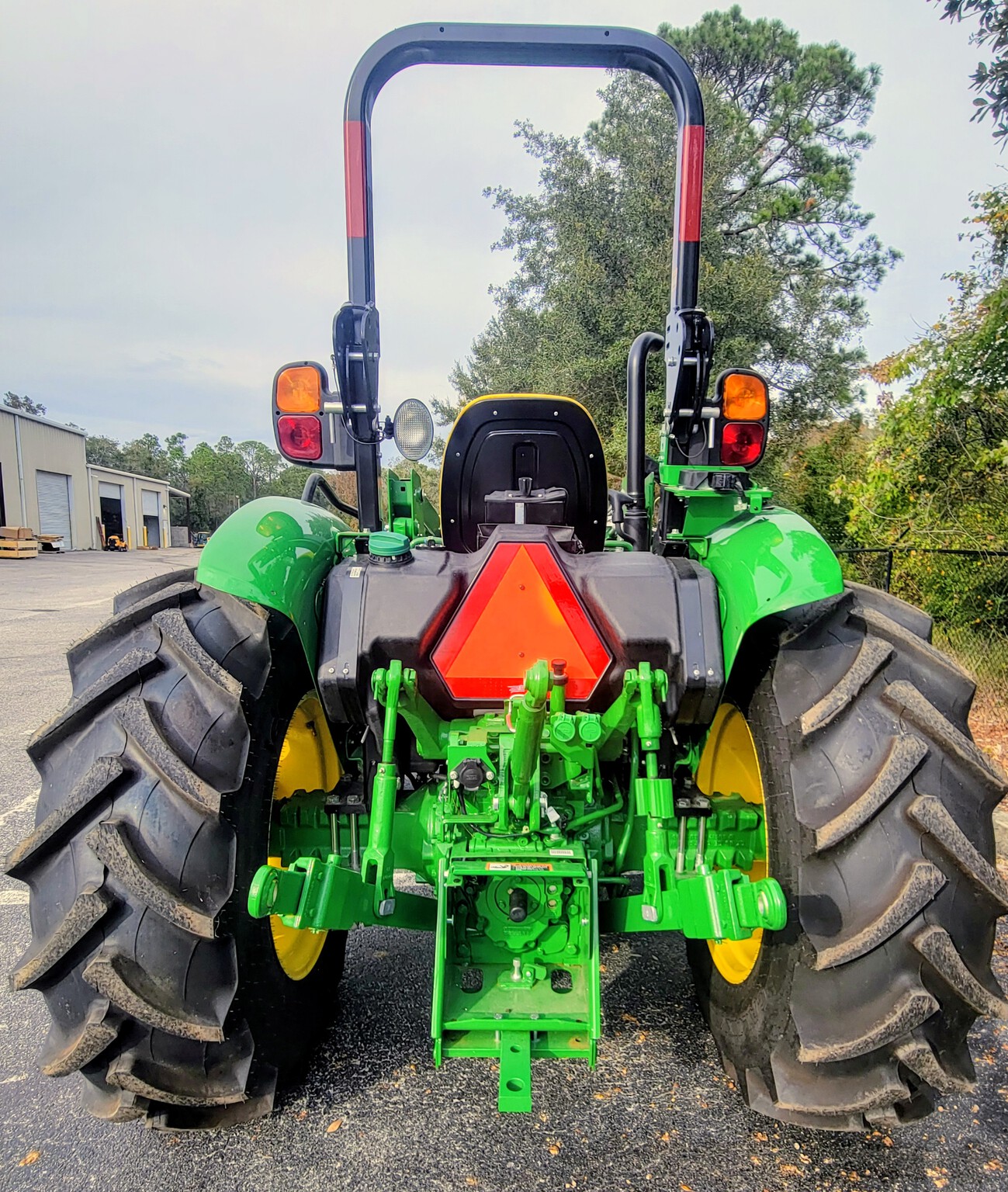 2025 John Deere 5060E Image 3