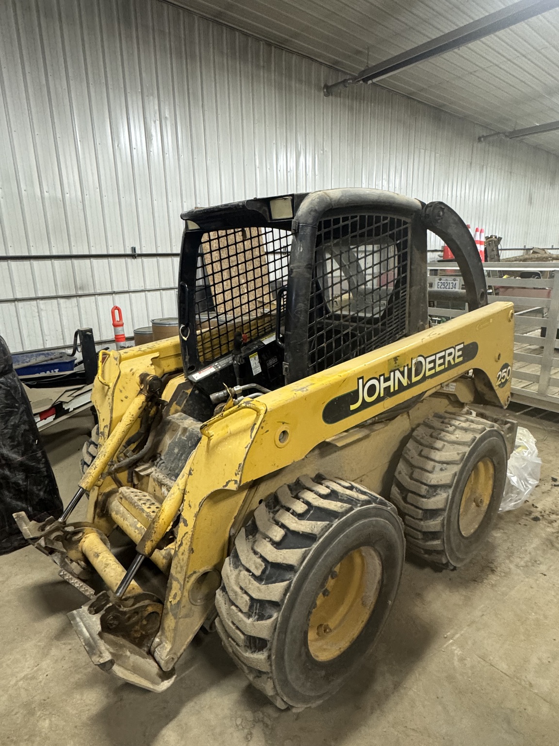 2002 John Deere 250 Image 1