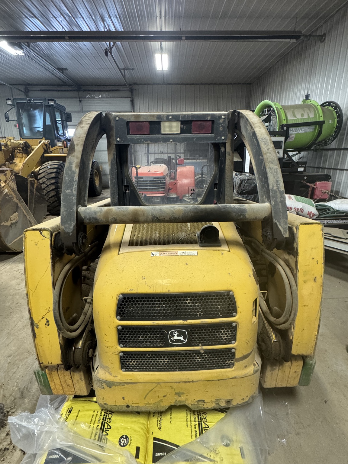 2002 John Deere 250 Image 4