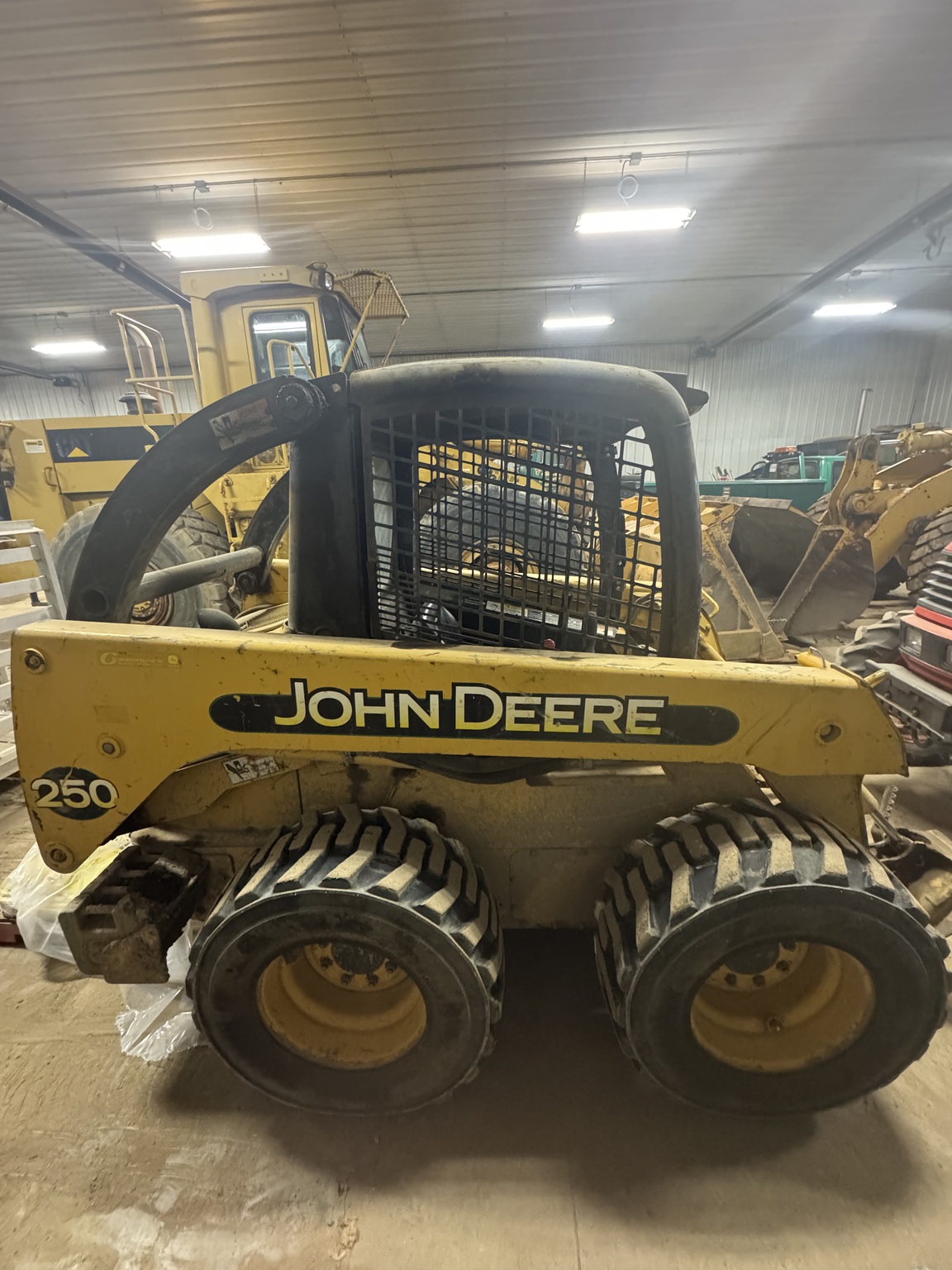 2002 John Deere 250 Image 6