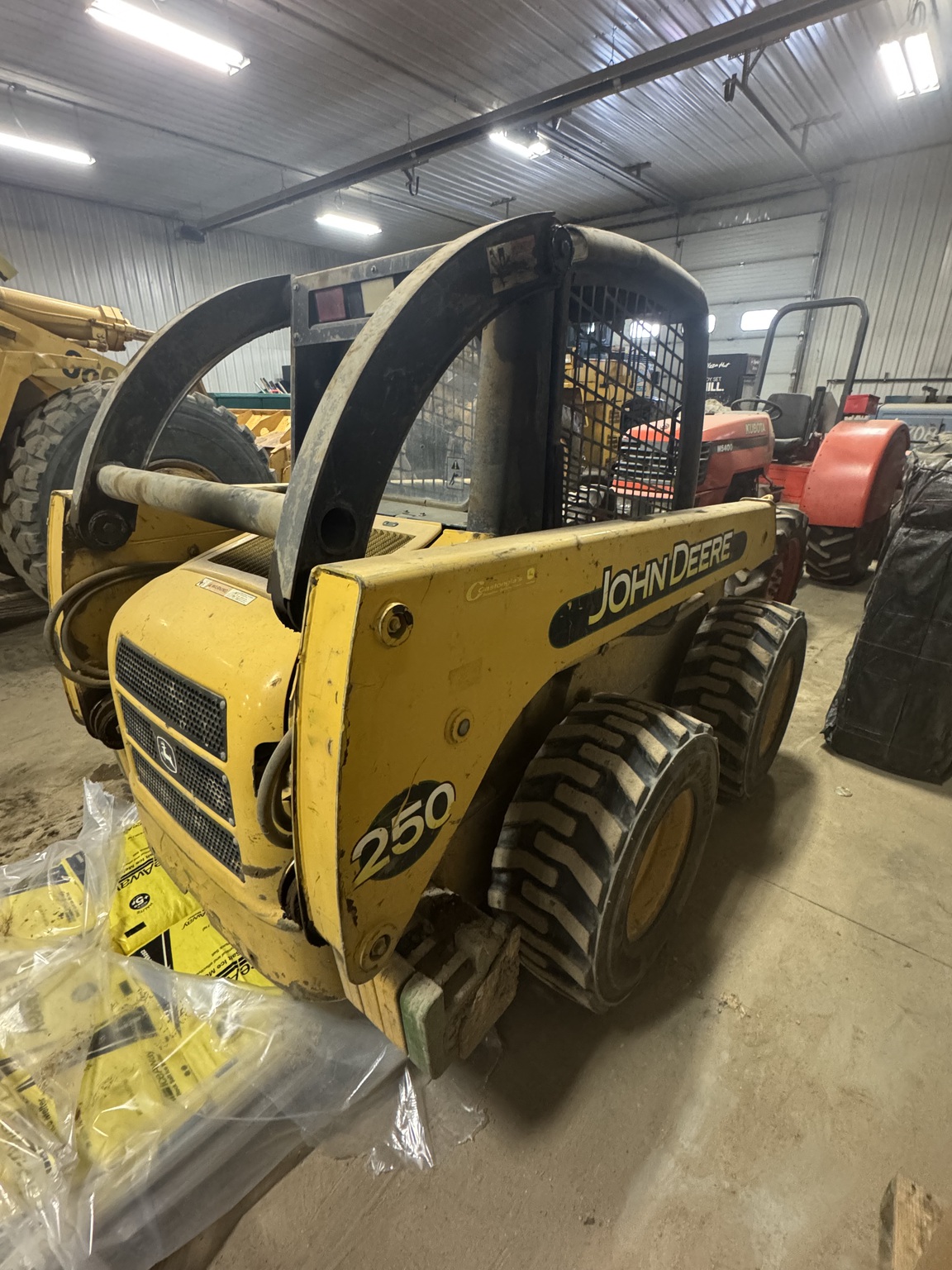 2002 John Deere 250 Image 5