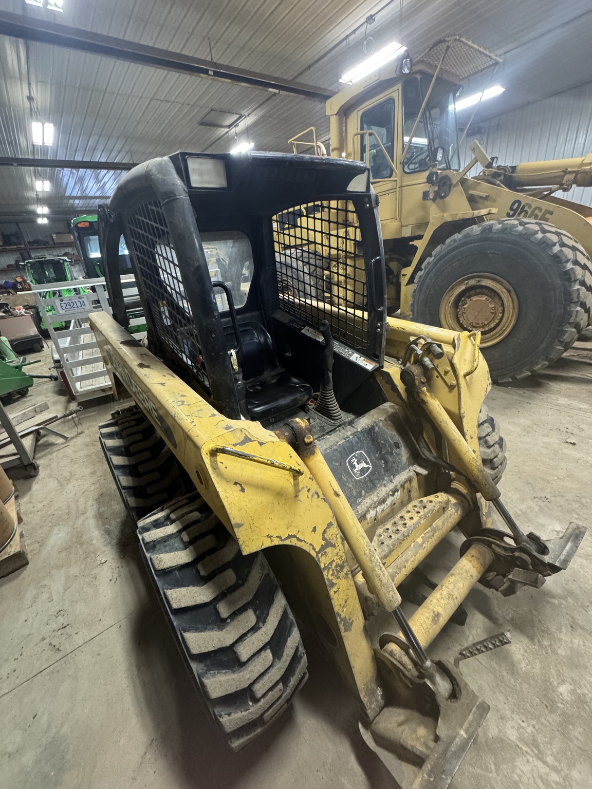 2002 John Deere 250 Image 7