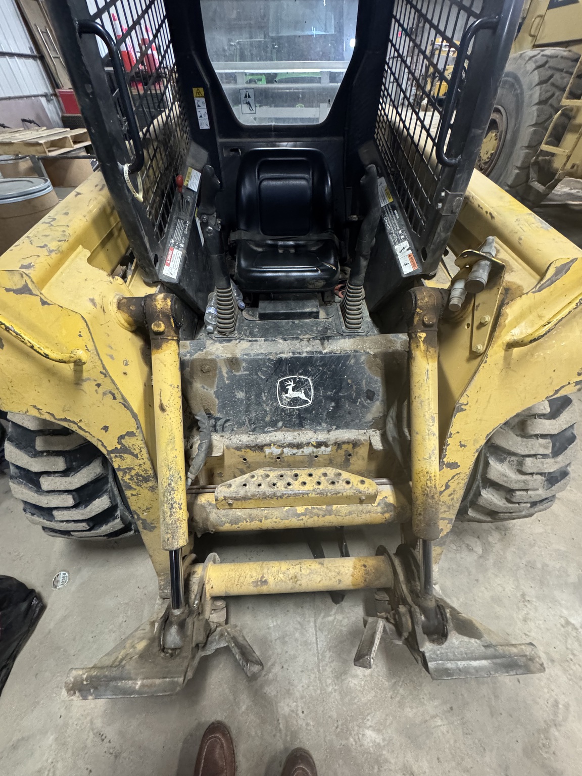 2002 John Deere 250 Image 8