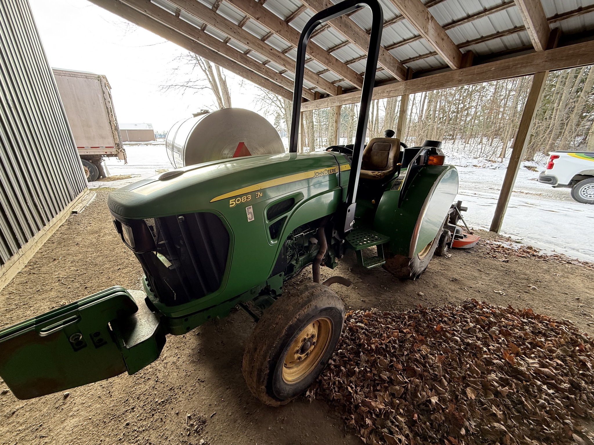 2011 John Deere 5083EN Image 6