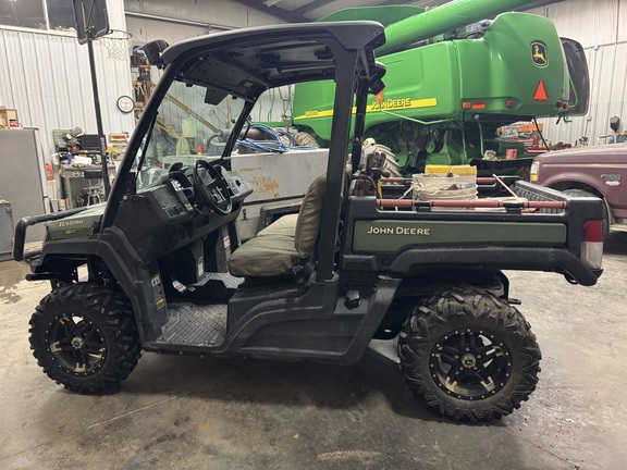 Photo of 2021 John Deere XUV 835M