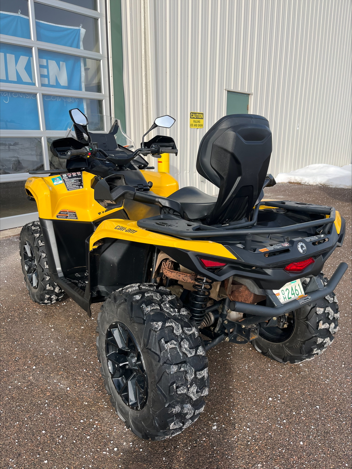 2024 Can-Am Outlander Max XT 700 Image 2