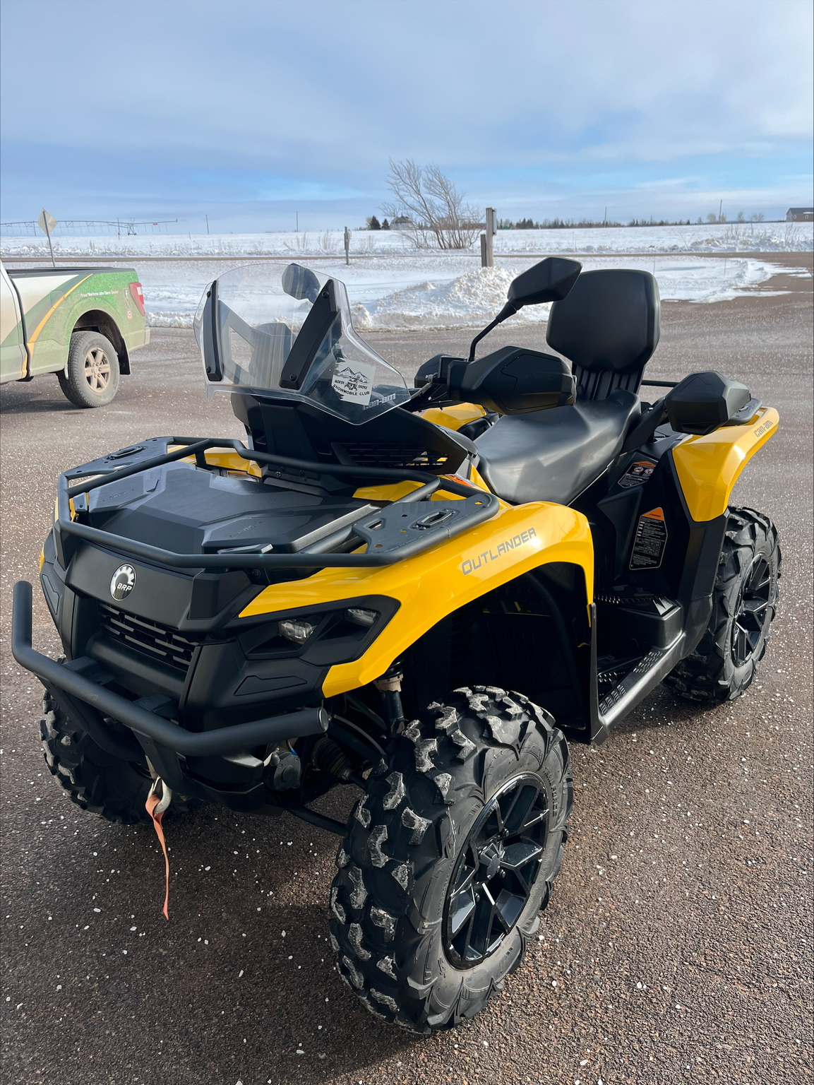 2024 Can-Am Outlander Max XT 700 Image 1