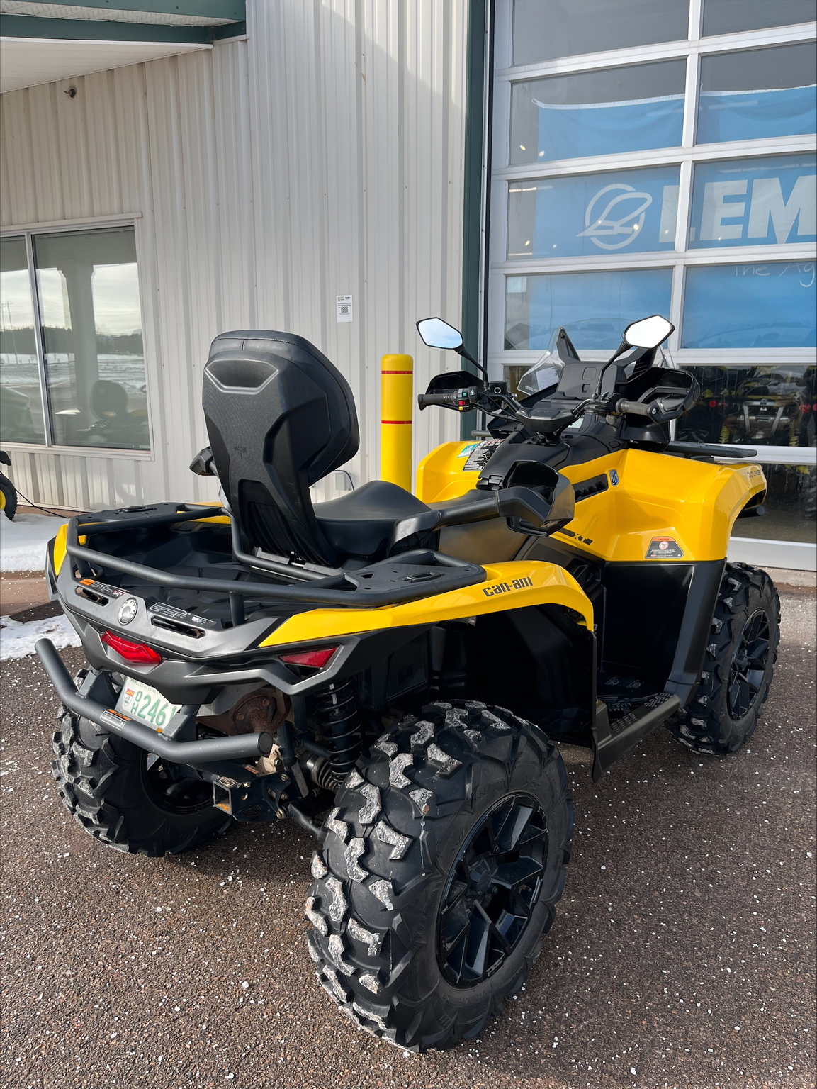 2024 Can-Am Outlander Max XT 700 Image 4