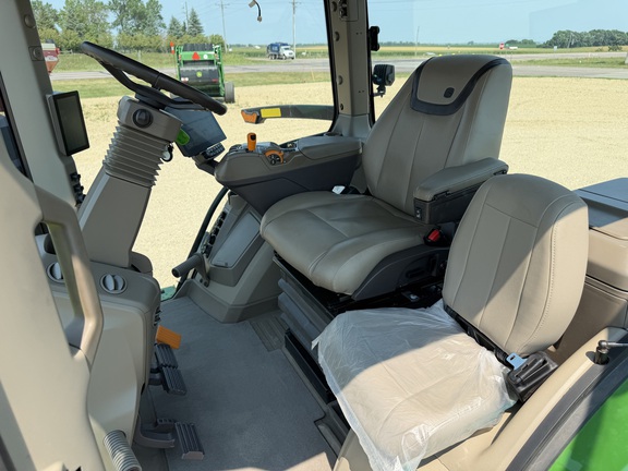2025 John Deere 8R 370 - Photo30
