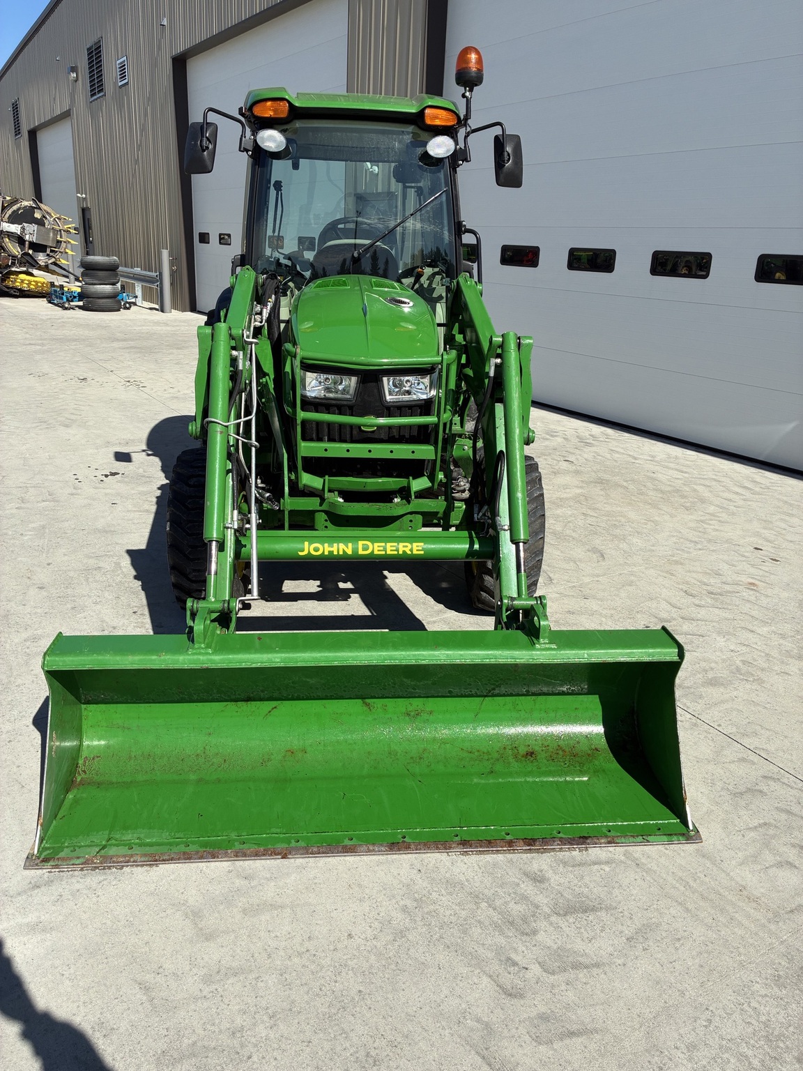 2019 John Deere 4066R Image 8