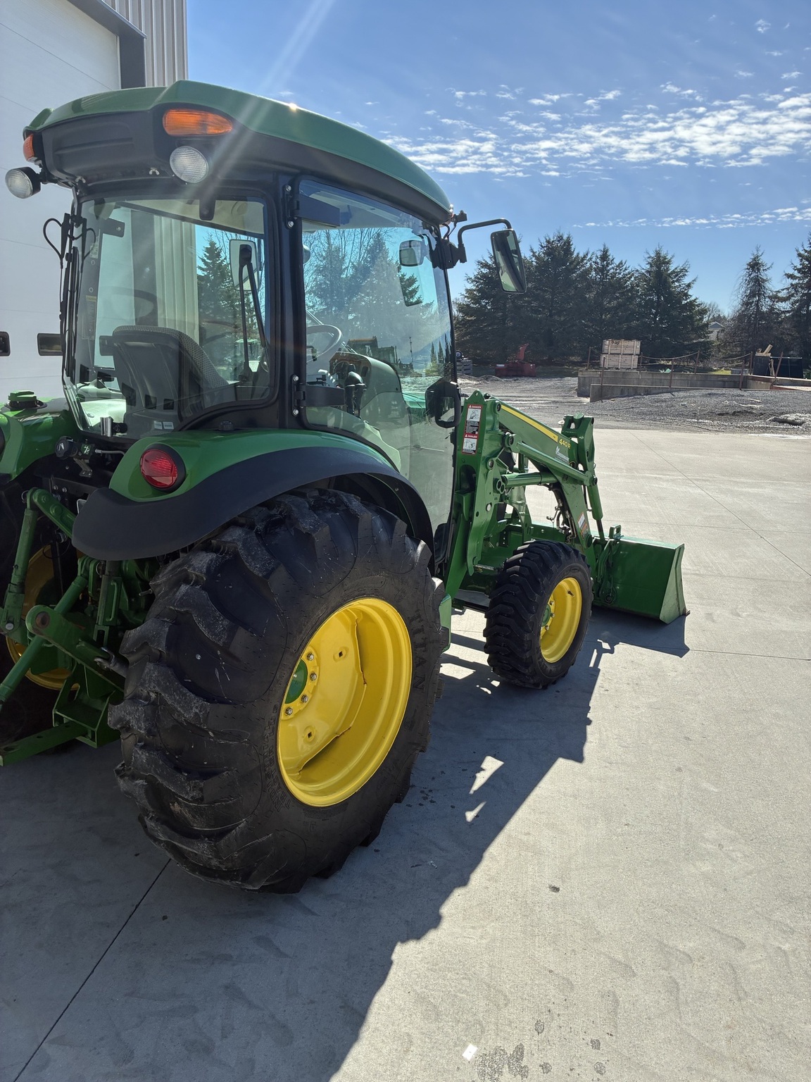 2019 John Deere 4066R Image 3