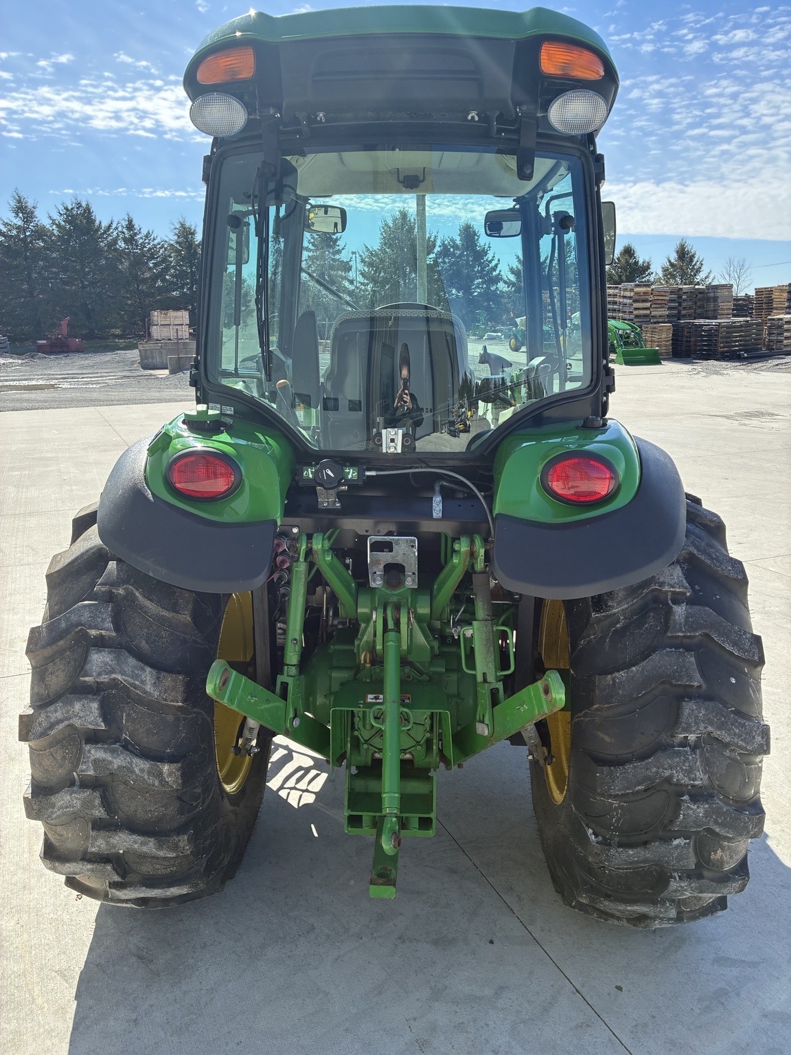 2019 John Deere 4066R Image 4