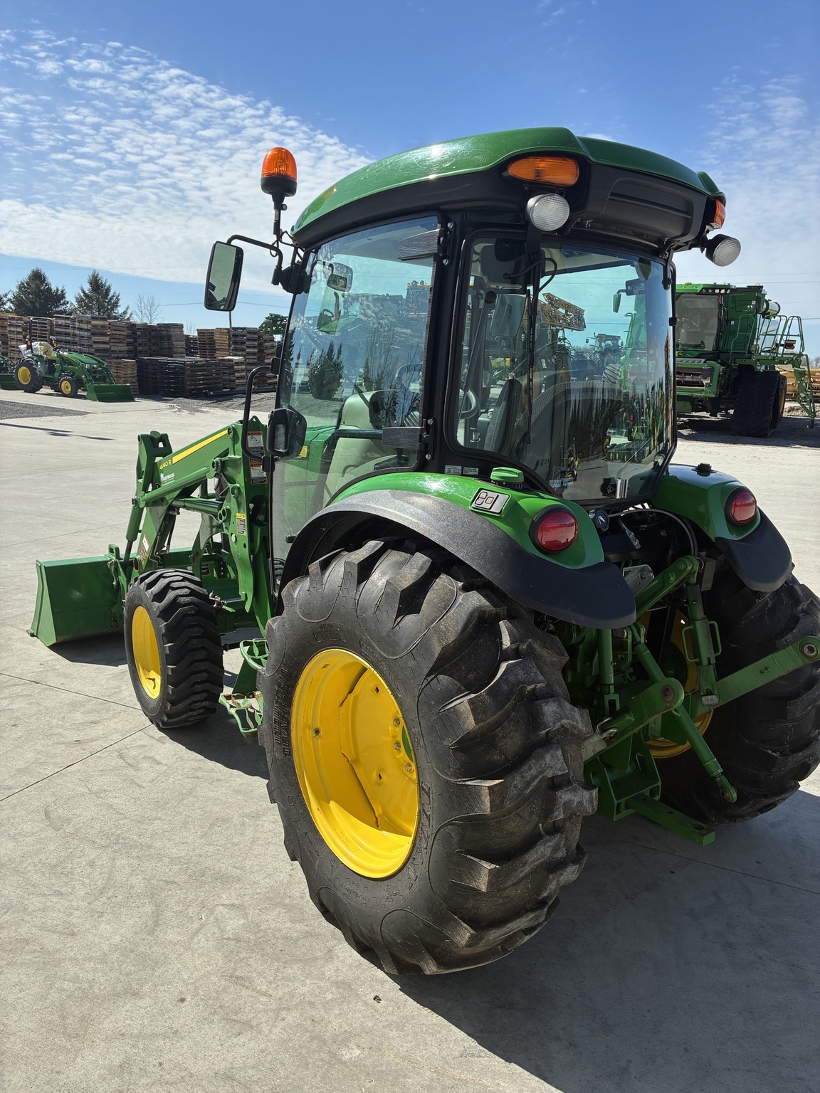 2019 John Deere 4066R Image 5