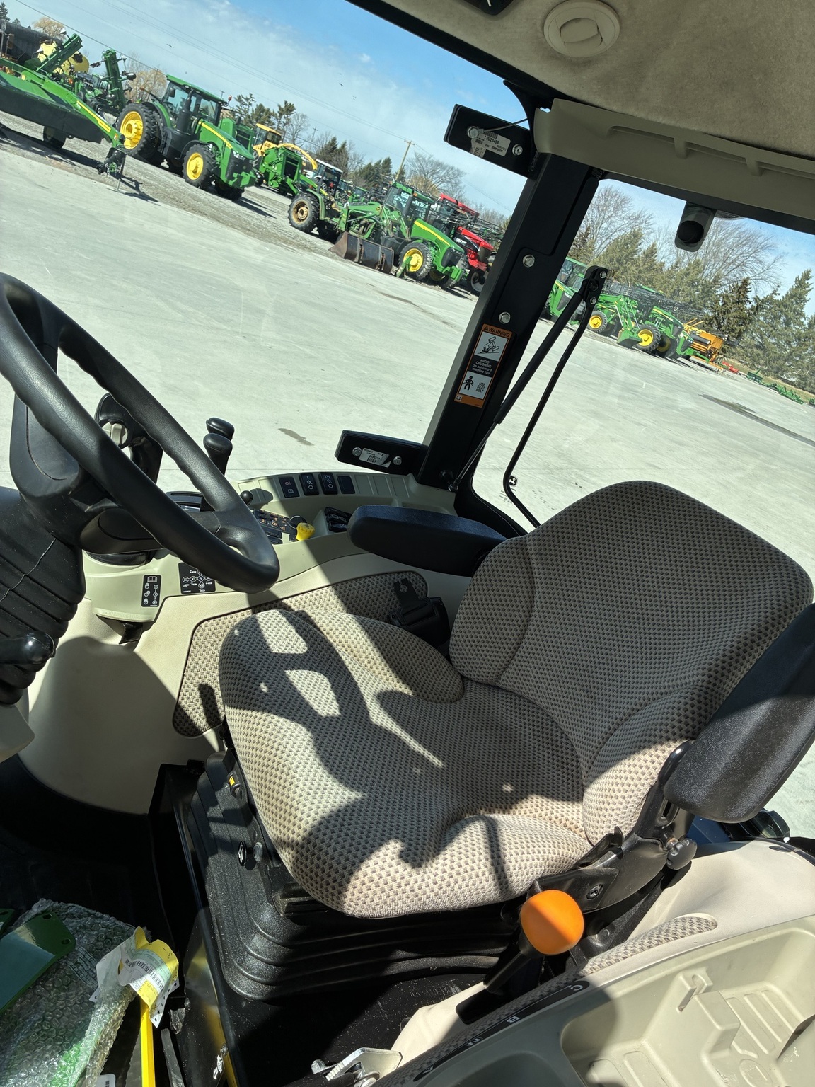 2019 John Deere 4066R Image 9
