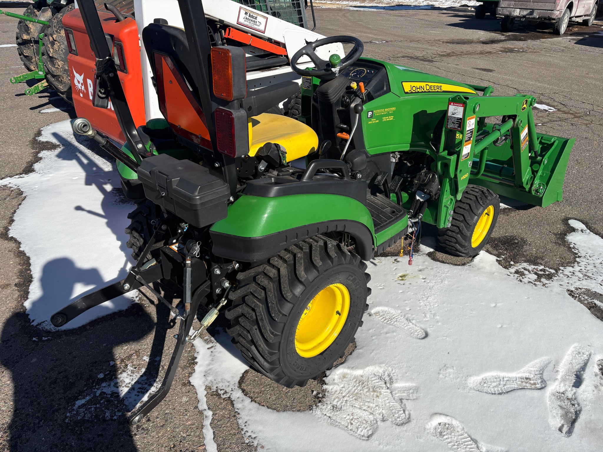 2014 John Deere 1025R Image 2
