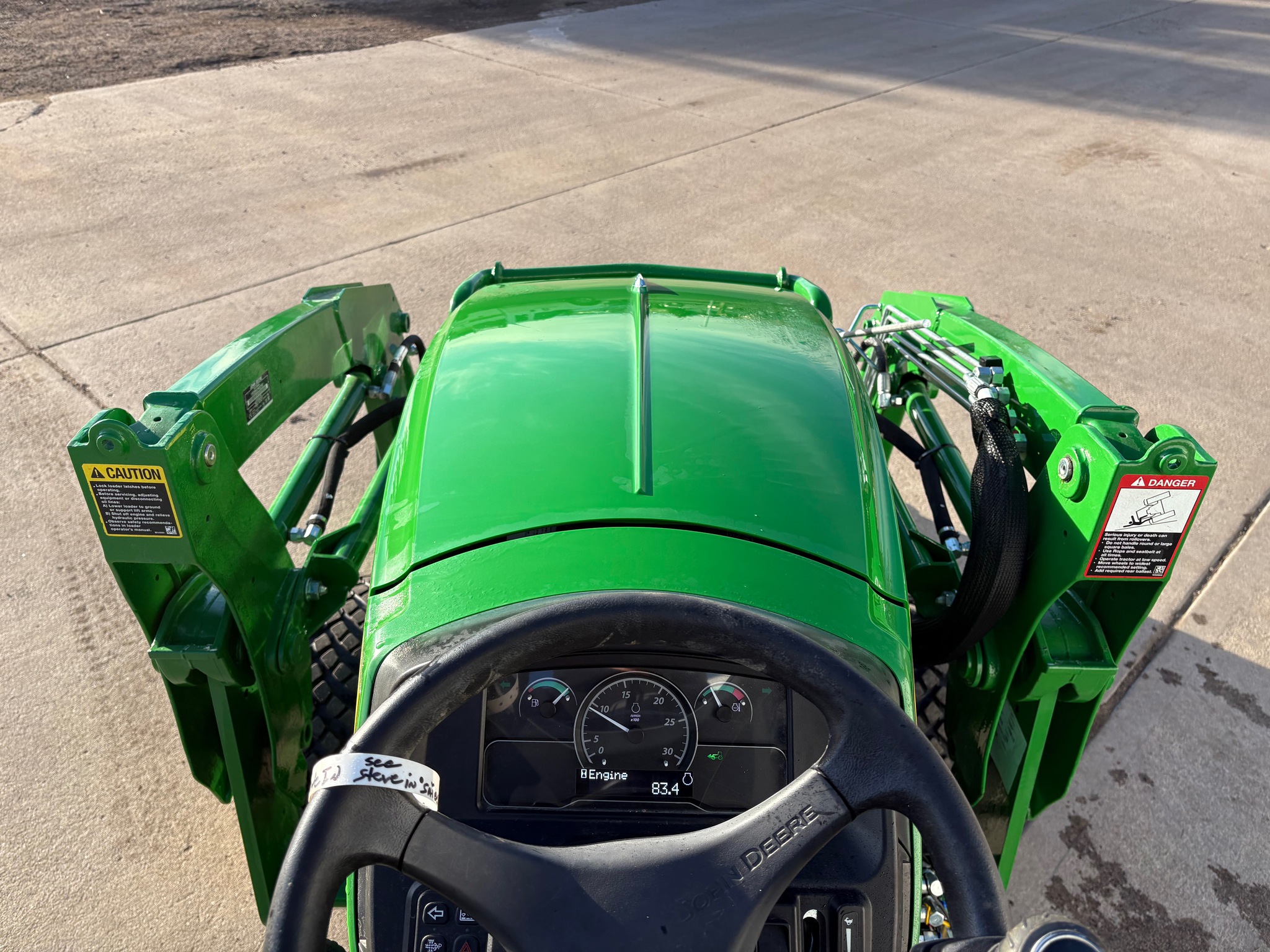 2022 John Deere 2032R Image 14