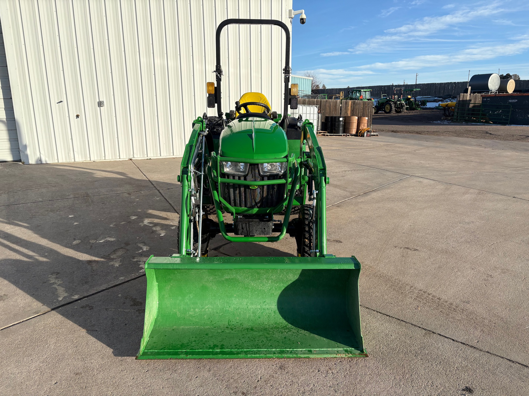 2022 John Deere 2032R Image 7